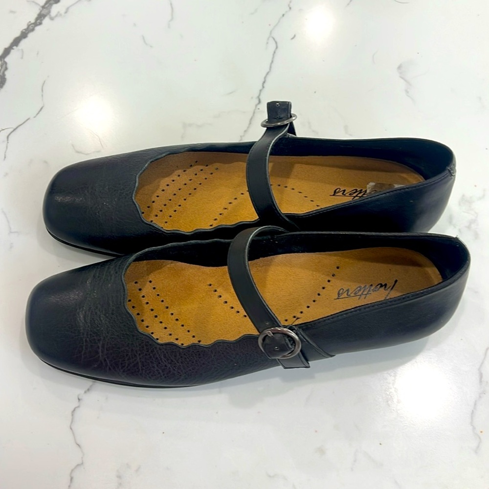 Trotters Mary Jane flats size 9.5